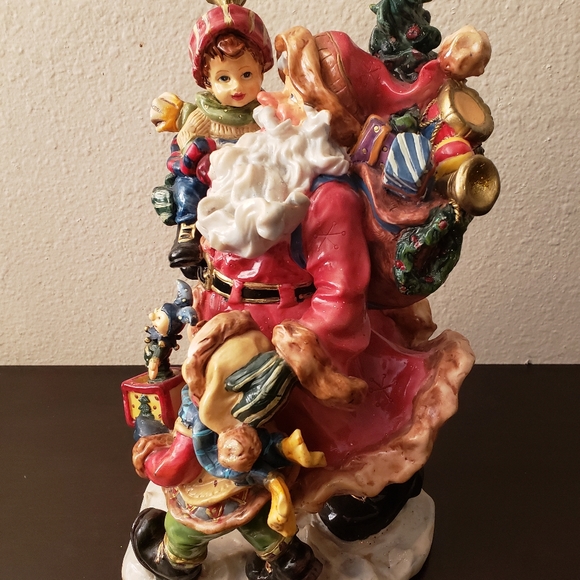 Santa Clause Resin Statue Christmas Decor. - Picture 5 of 7